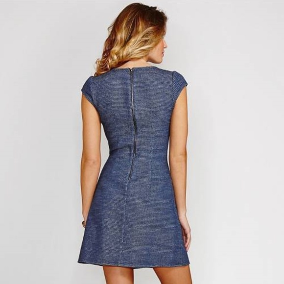 NEW GUESS  Indigo Cap-Sleeve Boucle Dress SZ 6 - Picture 2 of 3